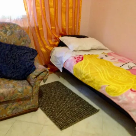 Economico Con Tre Stanze * Genova