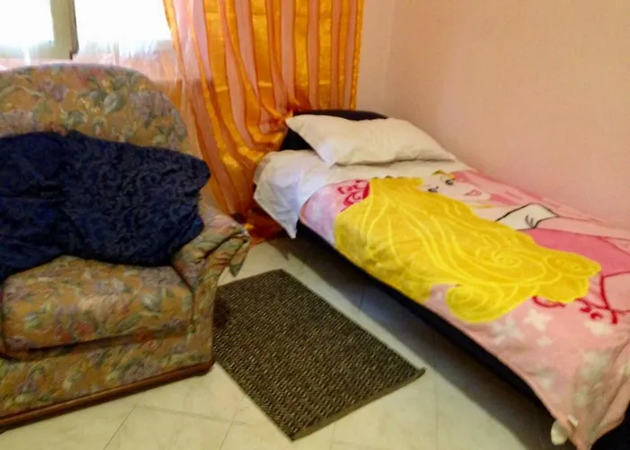 Economico Con Tre Stanze * Genova